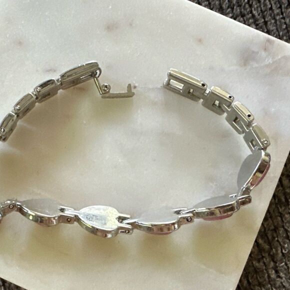 Pink and Silver Women's Bracelet Hearts Clasp - Picture 4 of 4